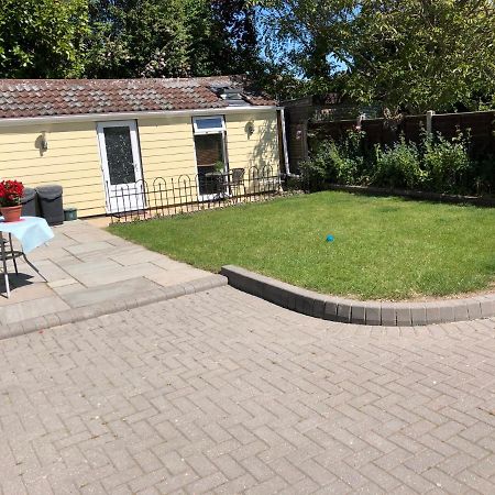 Cosy 1 Bed Garden Annexe Lägenhet Colchester Exteriör bild